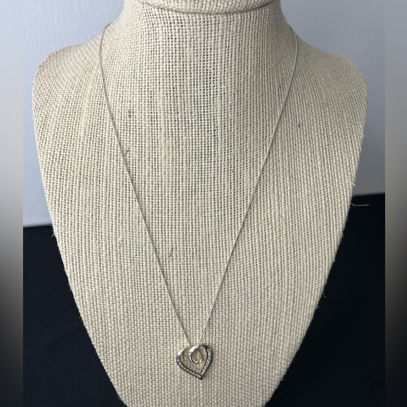 925 Sterling Silver 17” Chain Necklace w/ Heart Shaped Pendant w/ CZ - Picture 2 of 4